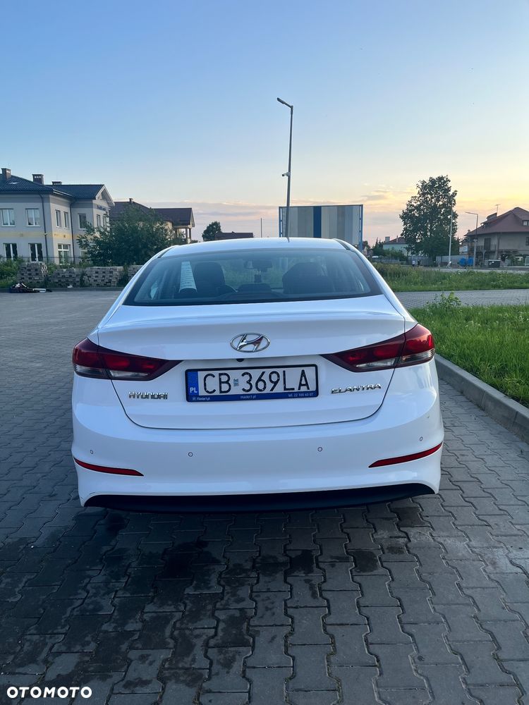 Hyundai Elantra - 2