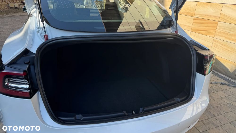 Tesla Model 3 Standard Reichweite Plus Hinterradantrieb - 29