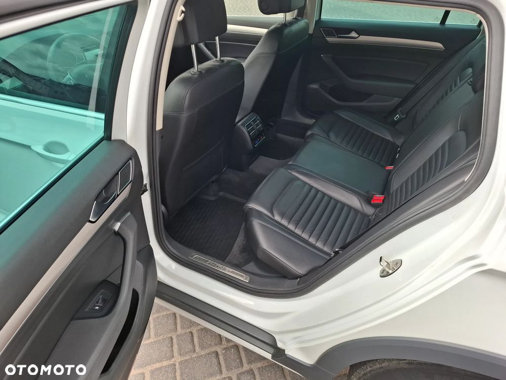 Volkswagen Passat 2.0 TDI BMT 4Mot Highline DSG - 11
