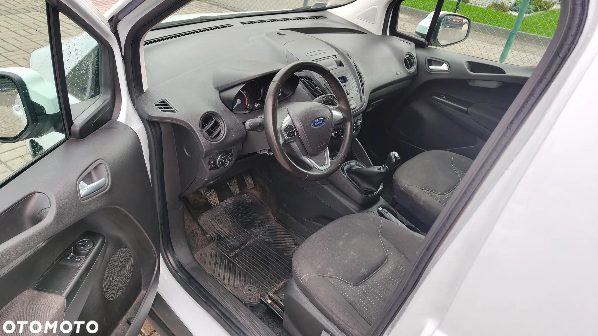 Ford Transit Courier - 9