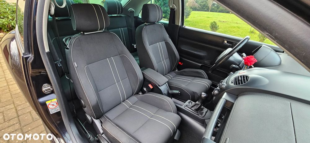 Volkswagen New Beetle - 14