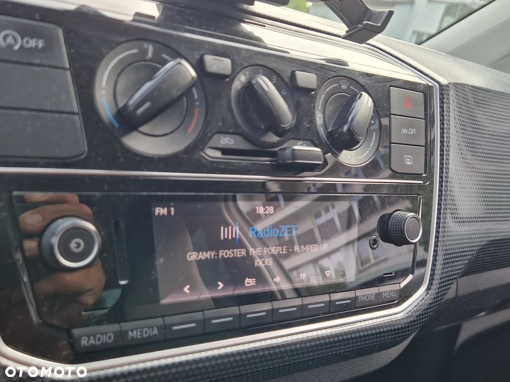 Volkswagen up! 1.0 Black Style - 24