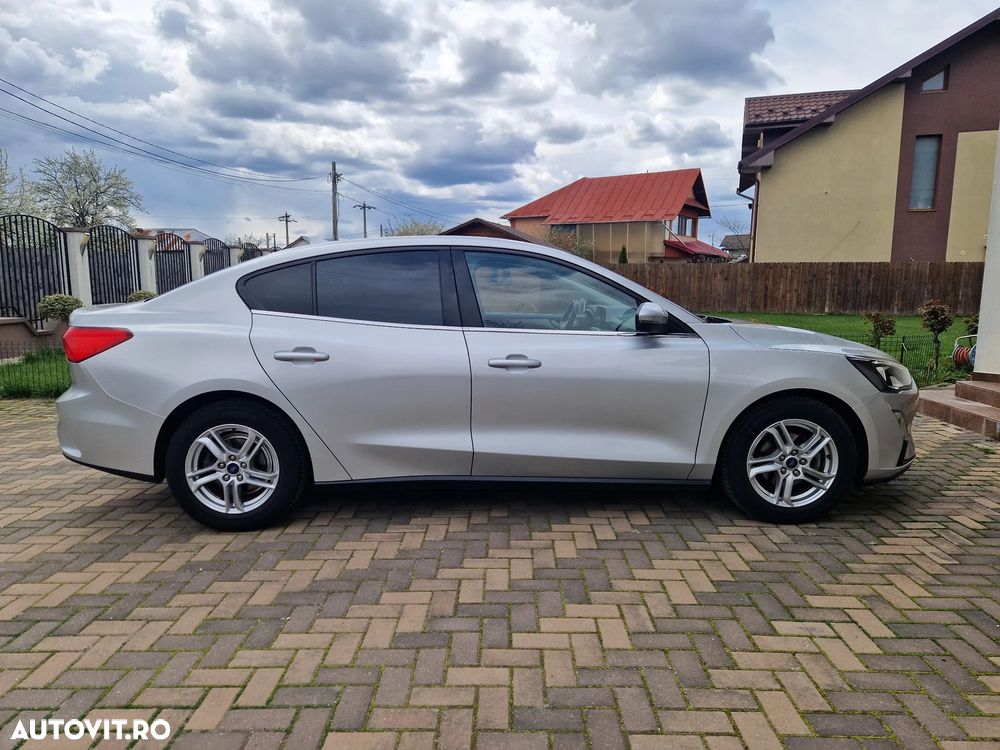 Ford Focus 1.0 EcoBoost Titanium - 26
