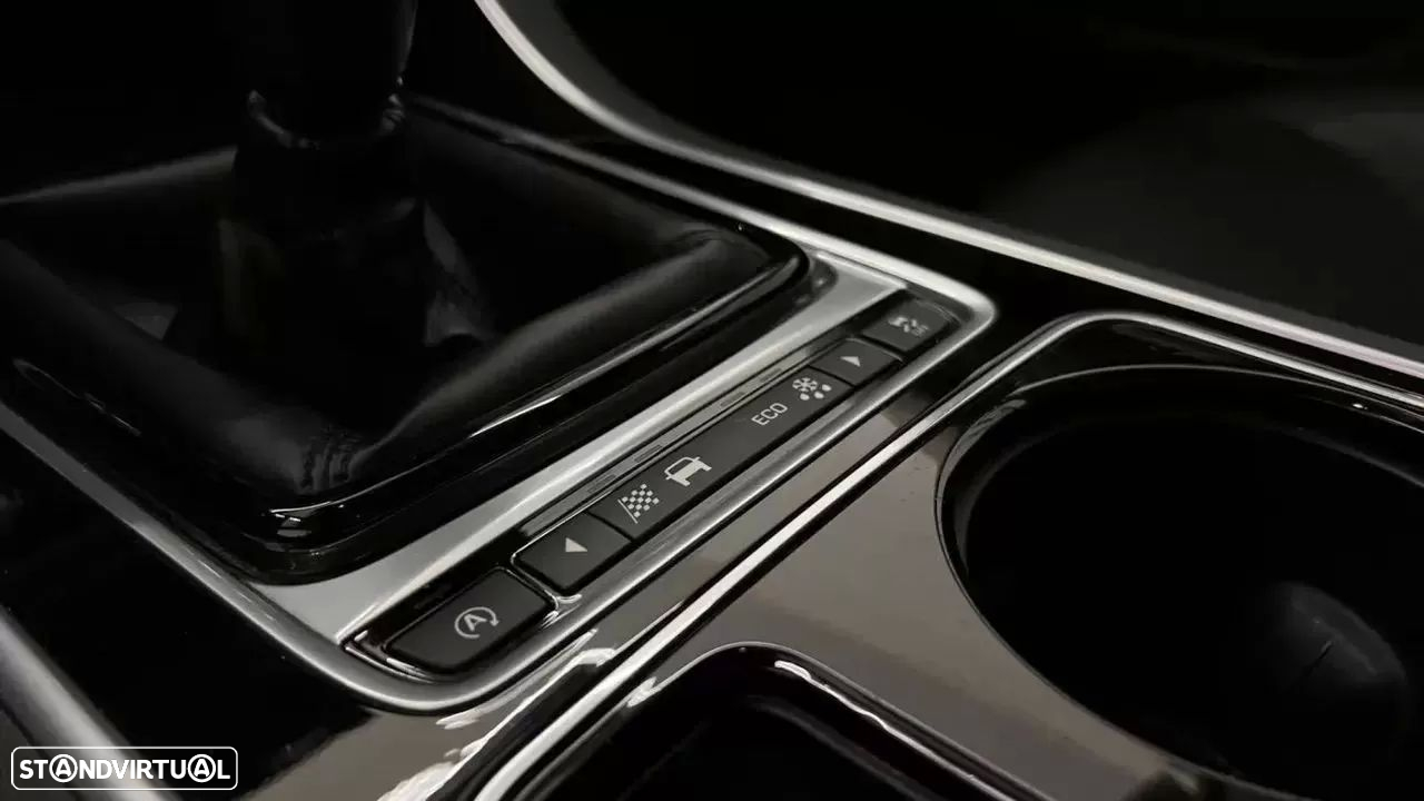 Jaguar XE E-Performance Prestige - 24