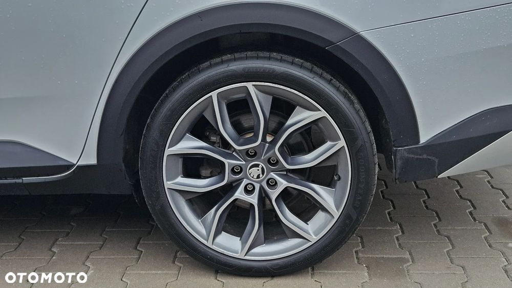 Skoda Superb 2.0 TDI SCR 4x4 Scout DSG - 11
