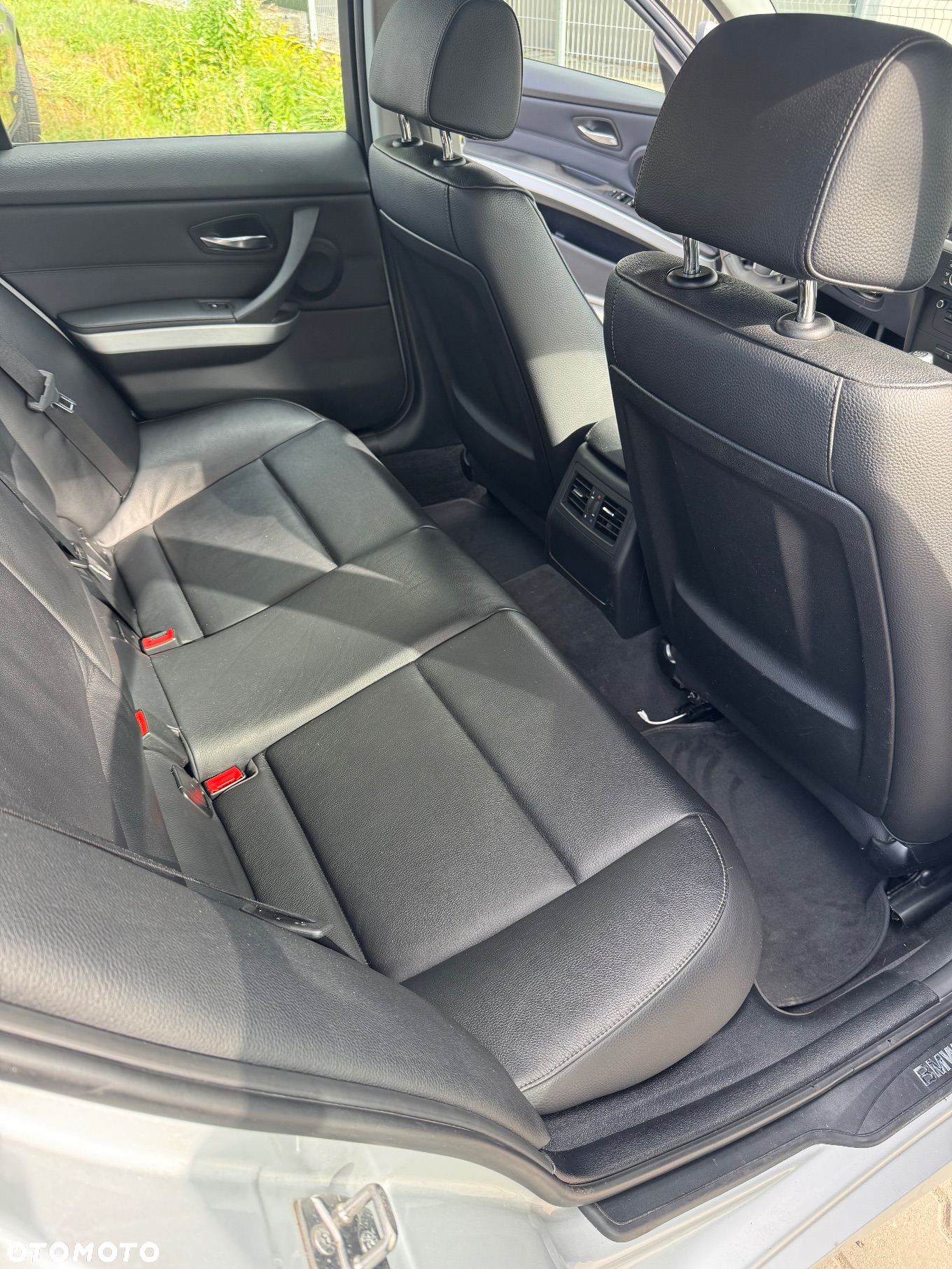 BMW Seria 3 320d DPF Touring - 24