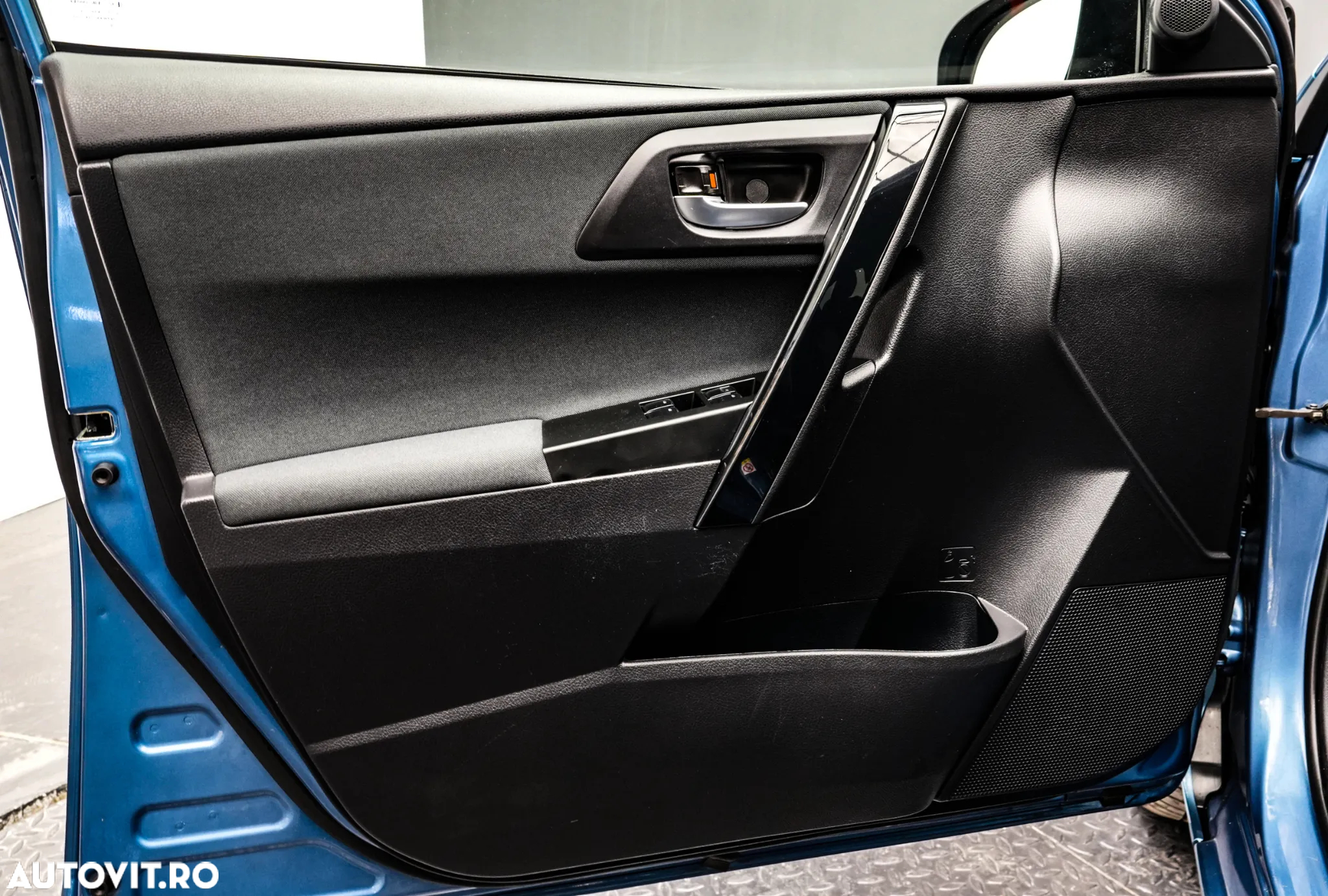 Toyota Auris 1.8 L VVT-i Hybrid Sol - 24