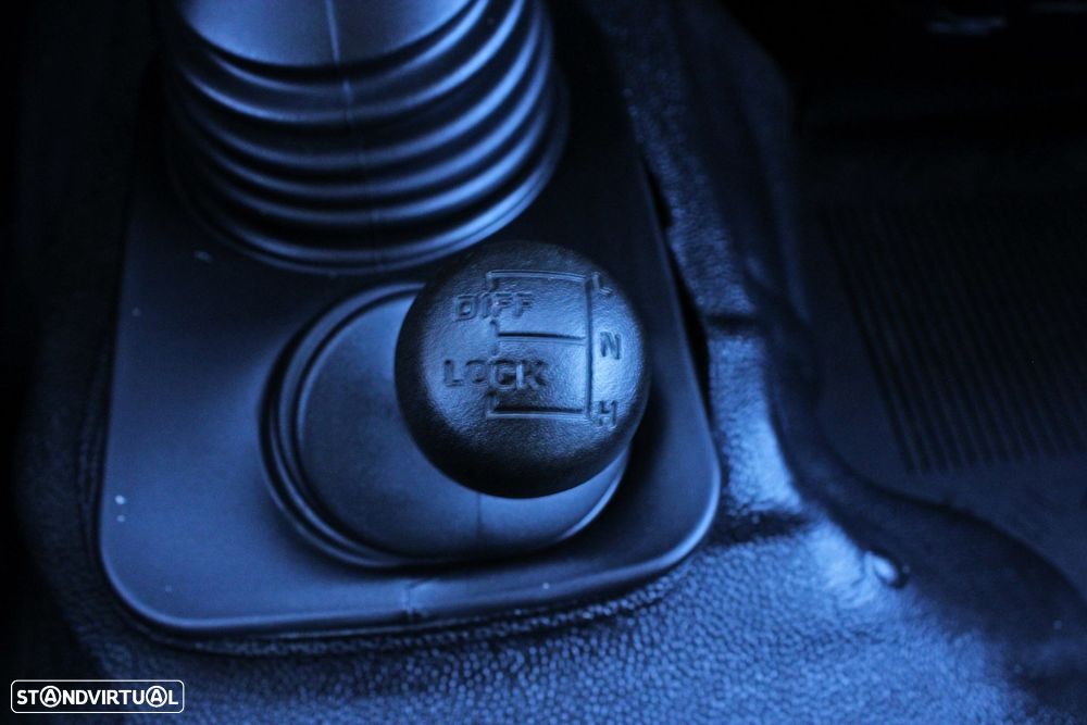 Land Rover Defender 90 2.5 TD5 Metal Top - 14