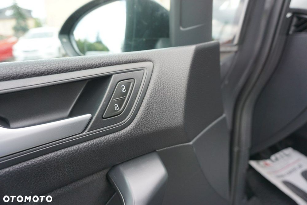 Volkswagen Touran - 10