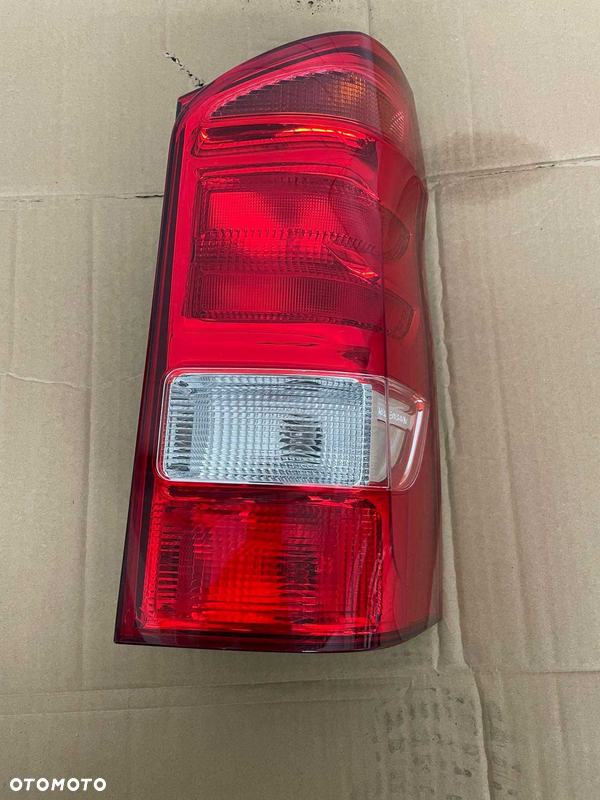 Lampa prawy tył Mercedes Vito w447