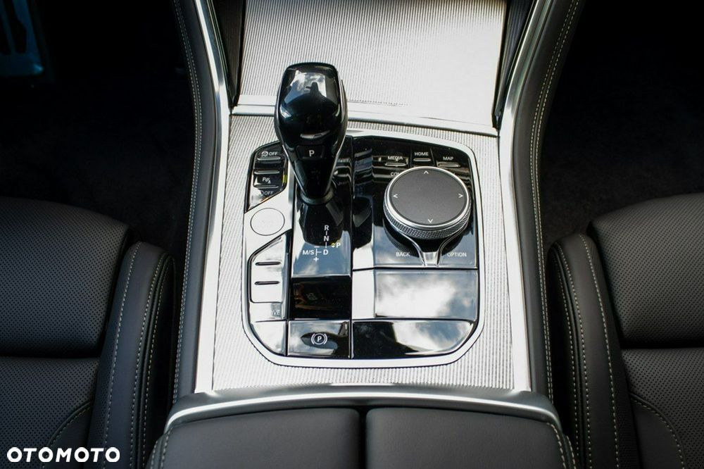 BMW Seria 8 - 21