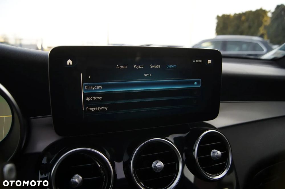 Mercedes-Benz GLC 300 e 4Matic 9G-TRONIC AMG Line Plus - 29