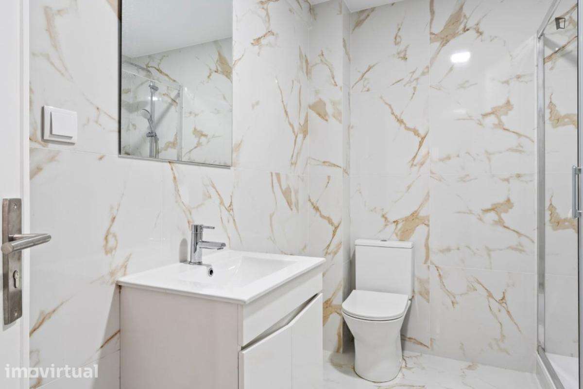 Quarto - localizado em Amadora Lisbon - Grande imagem: 2/19