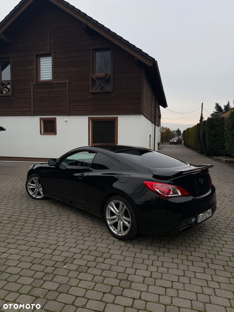 Hyundai Genesis Coupe 2.0 TCI Executive - 4