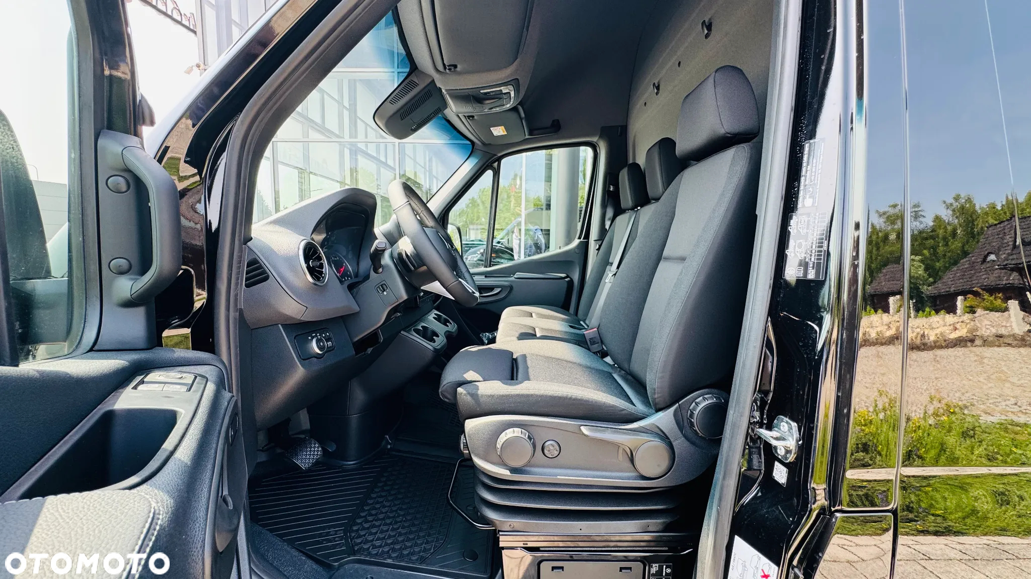 Mercedes-Benz Sprinter - 14