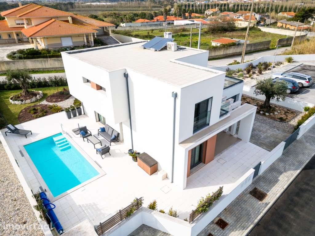 Moradia V4 com piscina aquecida, jardim e garagem em Alfeizerão (Co... - Grande imagem: 4/35