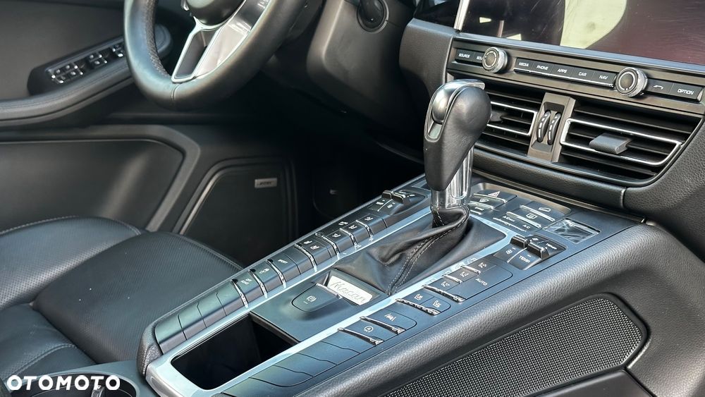 Porsche Macan - 16