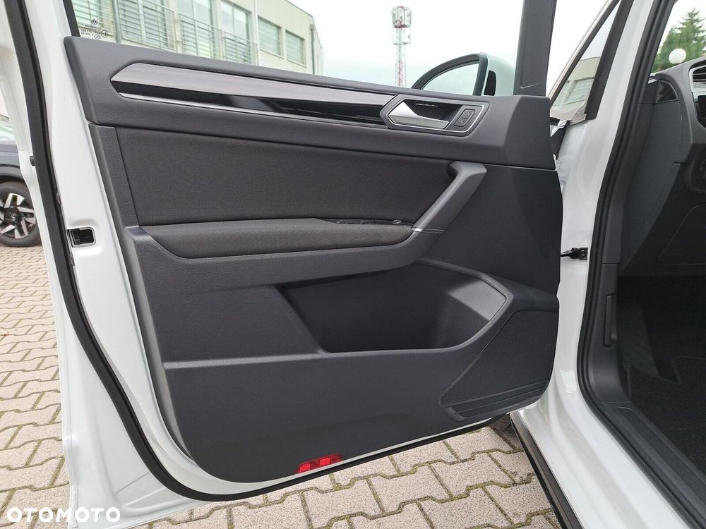 Volkswagen Touran - 10
