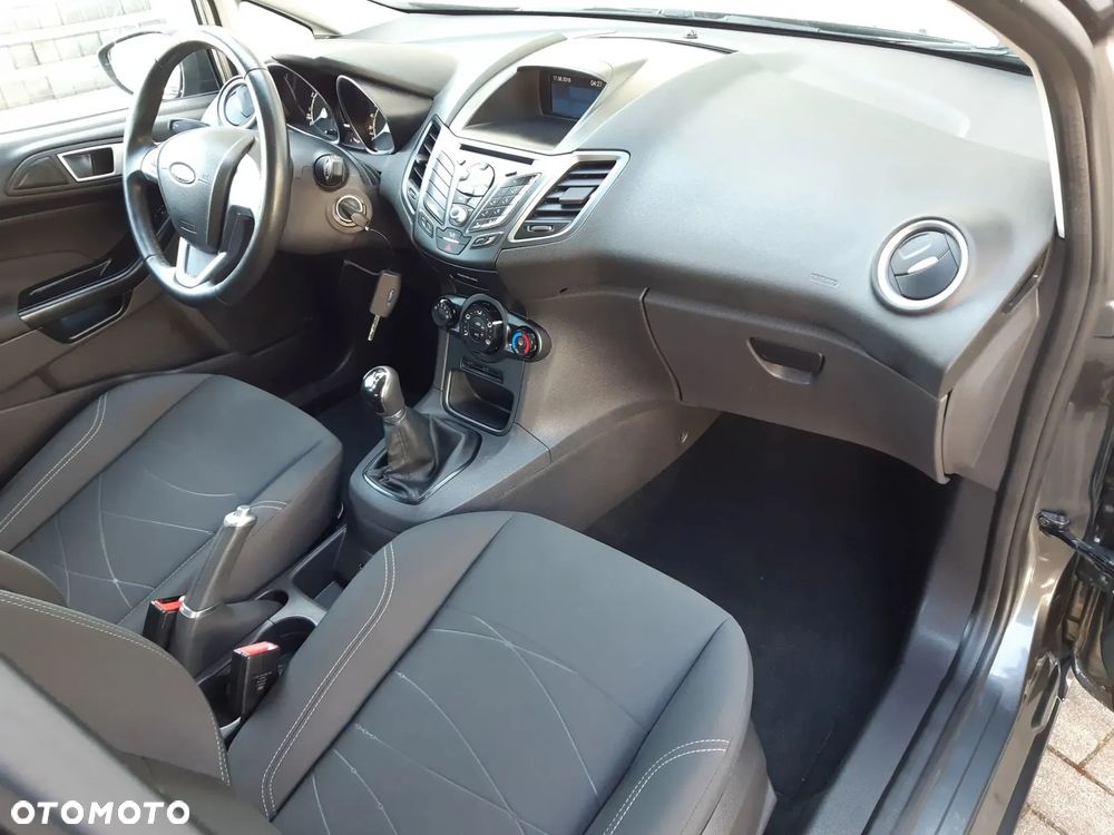 Ford Fiesta - 25
