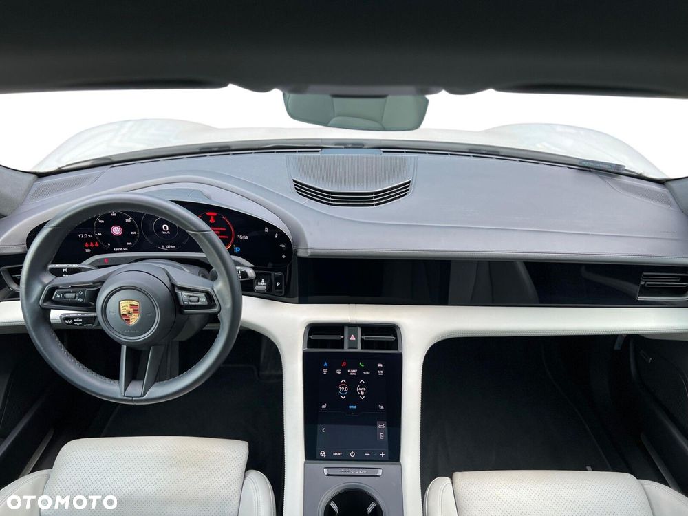 Porsche Taycan - 25