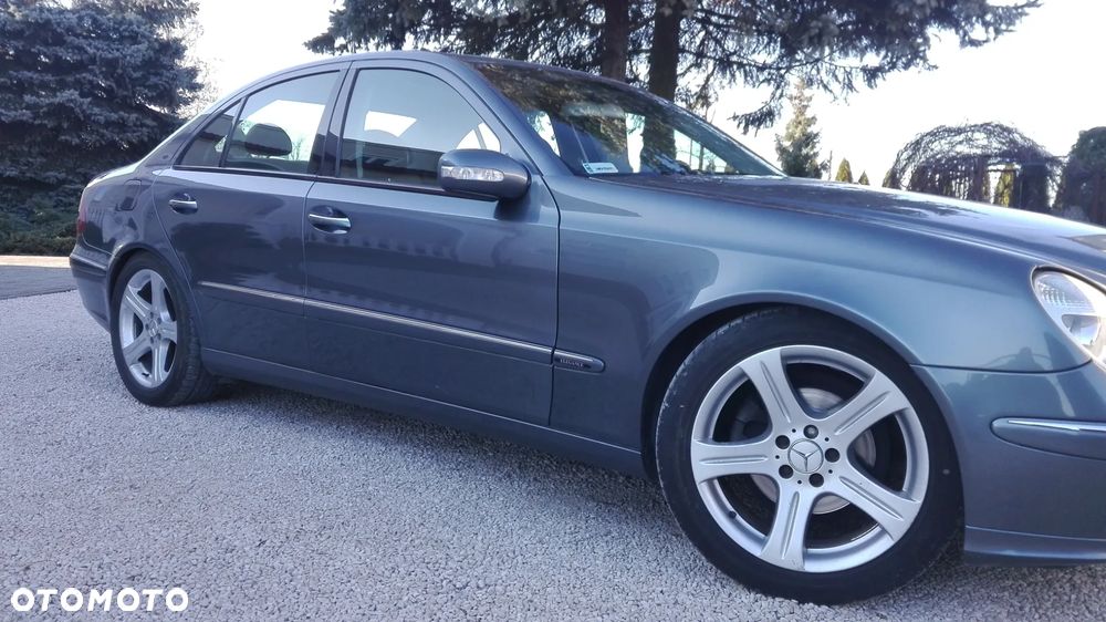 Mercedes-Benz E-Class 2005 photo 4