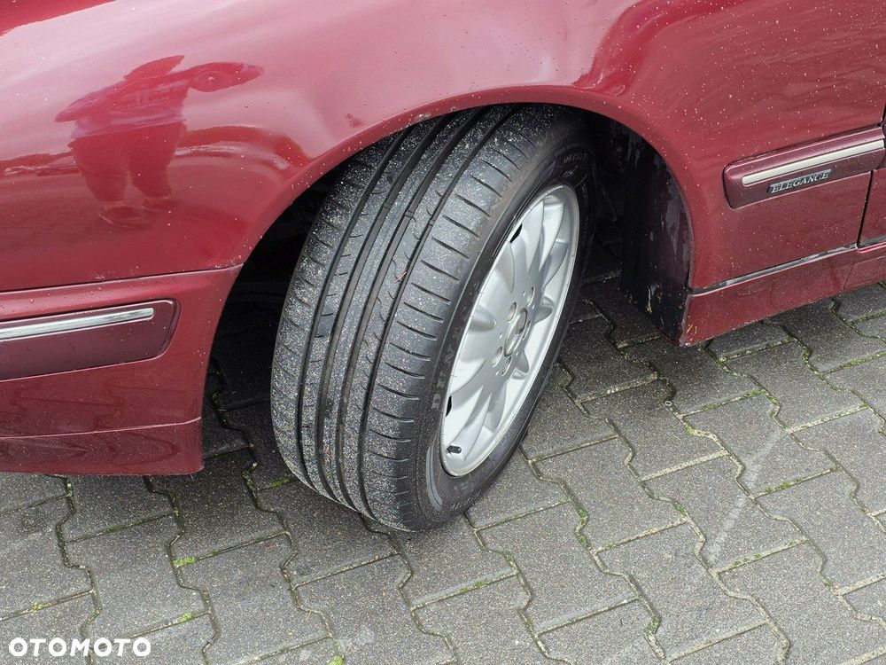 Mercedes-Benz Klasa E 240 T Avantgarde - 32