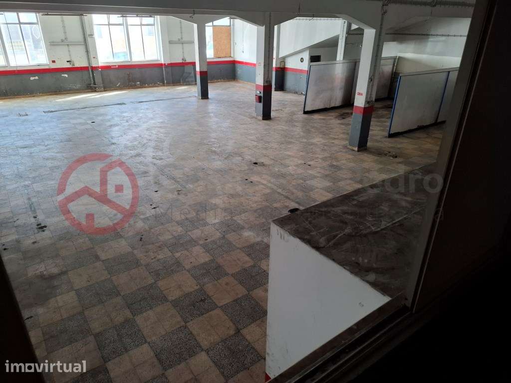 Armazém com 700m2 na Cruz de Pau - Grande imagem: 4/20