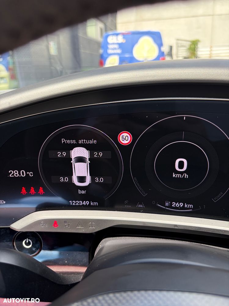 Porsche Taycan - 5