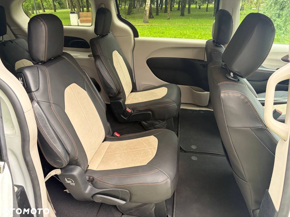 Chrysler Pacifica - 23