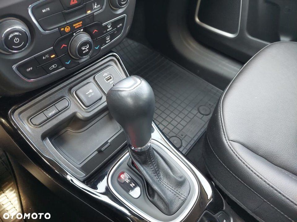 Jeep Compass - 25