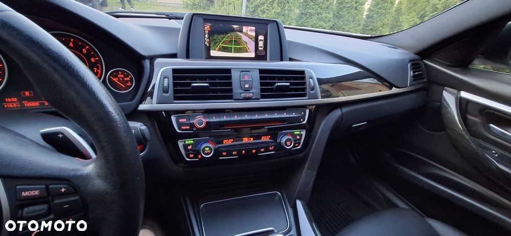 BMW Seria 3 330i Sport Line - 35