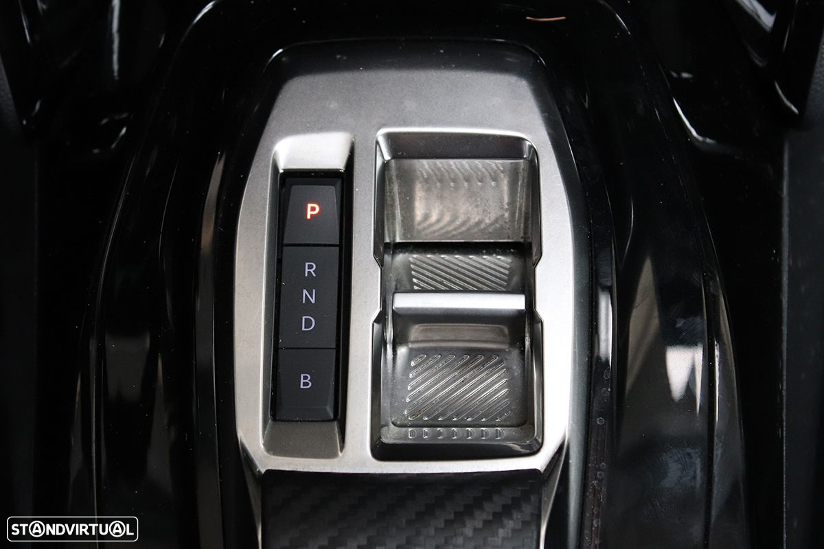 Peugeot e-2008 50 kWh GT - 13