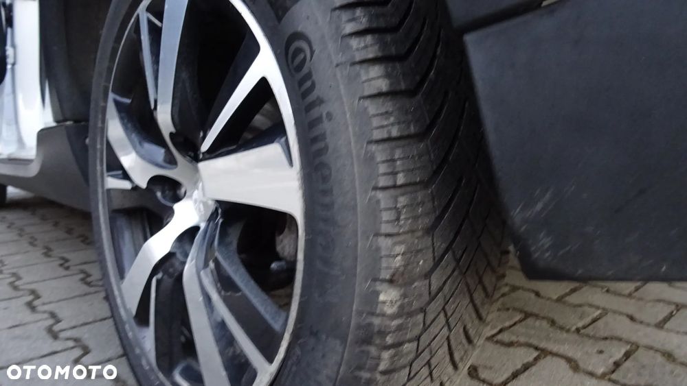 Peugeot 2008 1.2 Pure Tech GPF Allure S&S EAT6 - 32