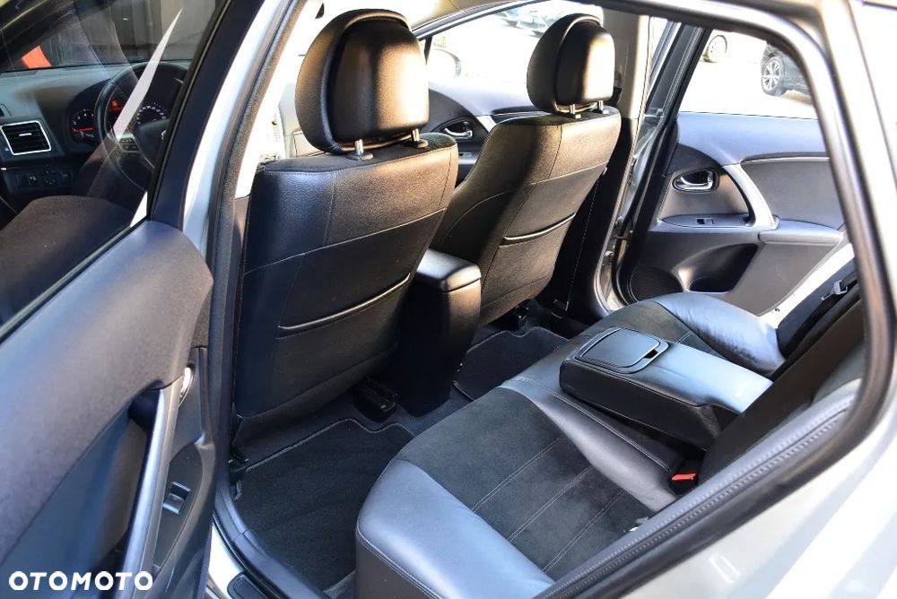 Toyota Avensis 1.8 Premium EU5 - 8