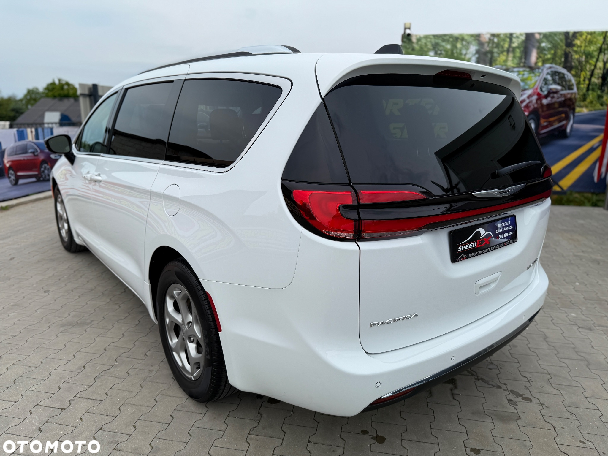 Chrysler Pacifica - 9