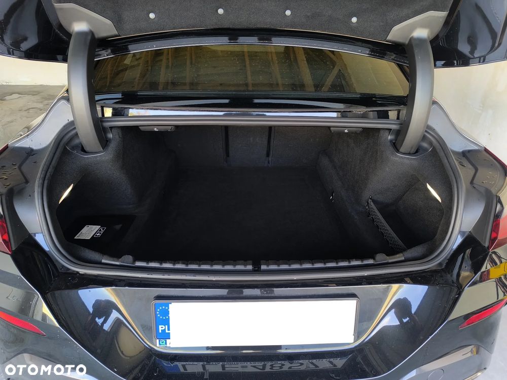 BMW Seria 8 - 22