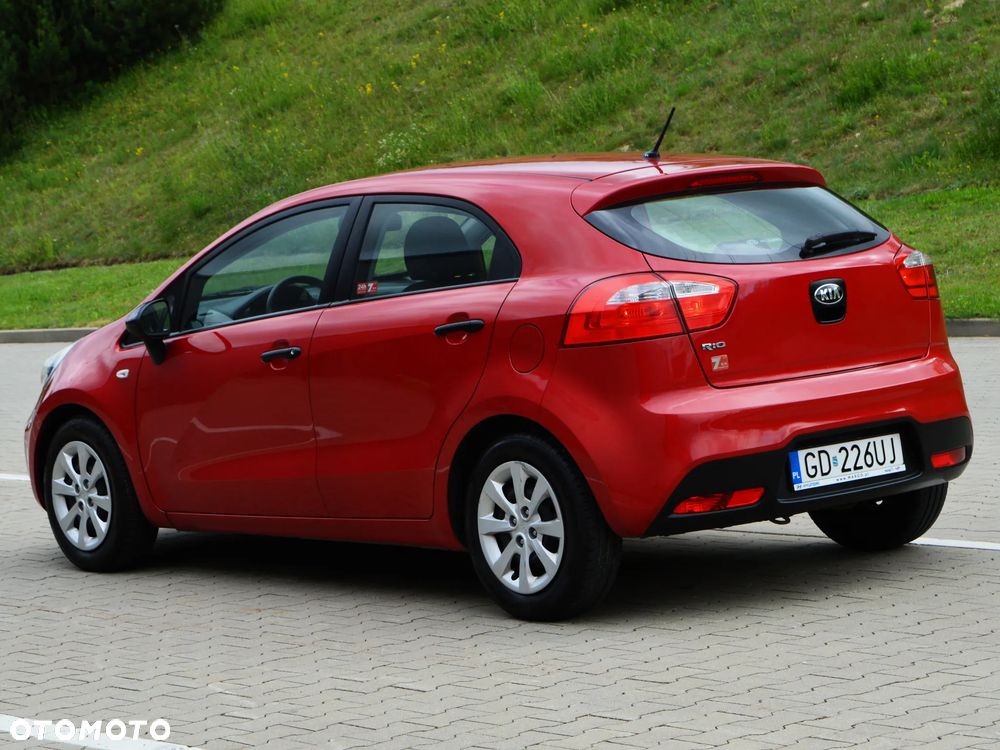 Kia Rio 1.2 L - 4