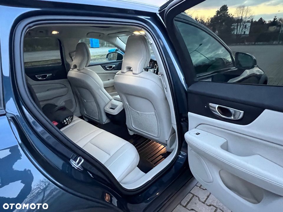 Volvo V60 B5 B AWD Plus Dark - 17