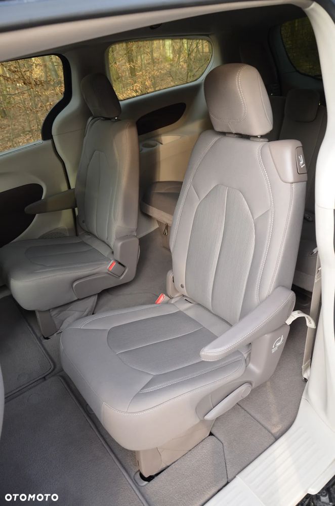 Chrysler Pacifica - 15