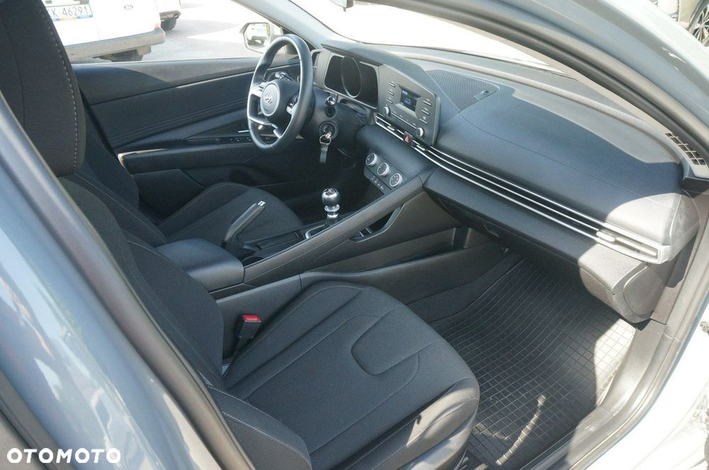 Hyundai Elantra - 26