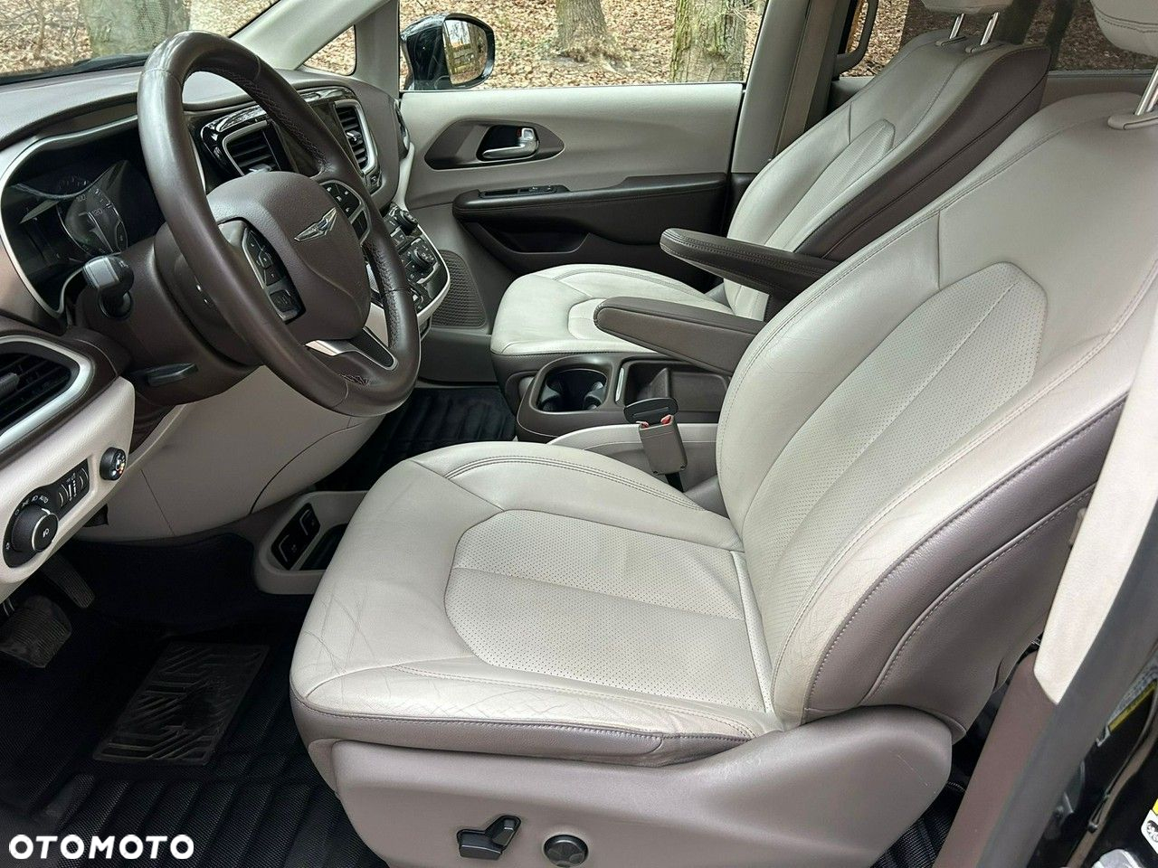 Chrysler Pacifica - 17