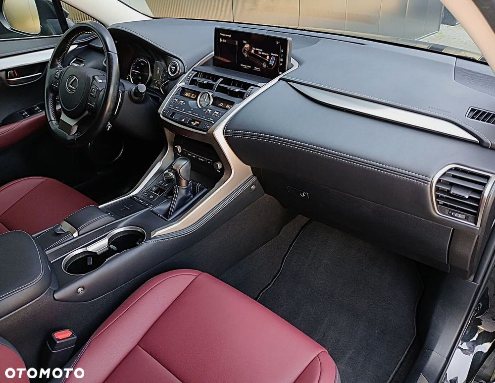 Lexus NX 300h F Impression AWD - 25
