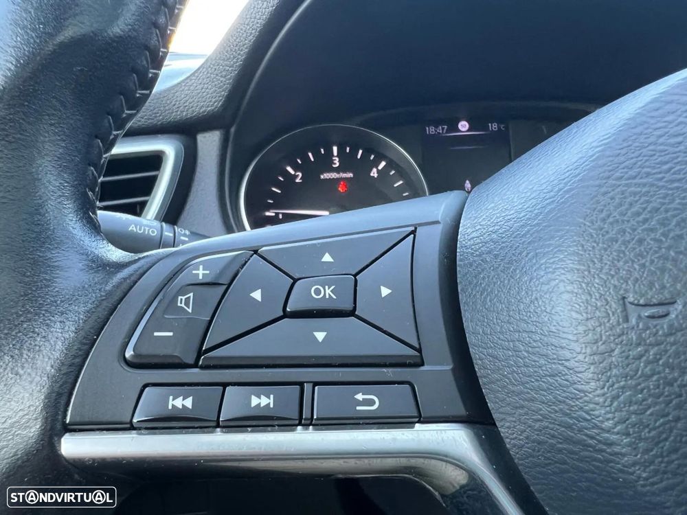 Nissan Qashqai 1.5 dCi N-Connecta J18+Led - 8