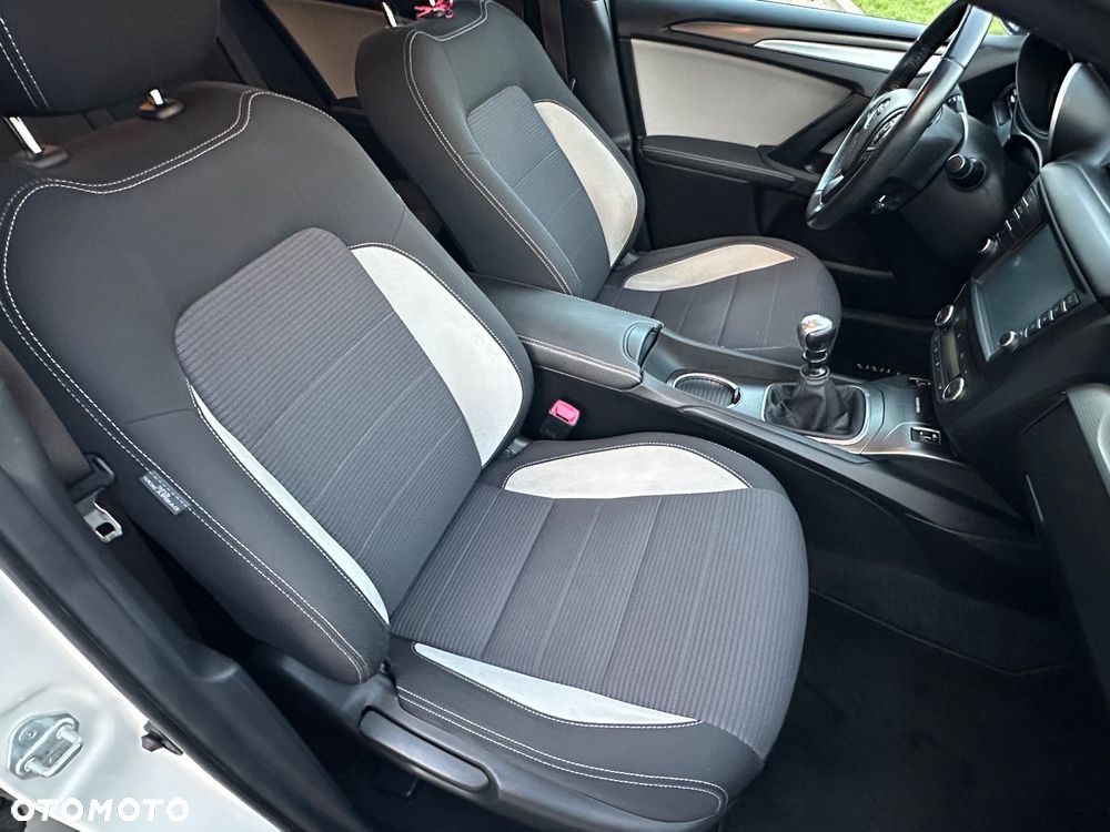 Toyota Avensis Touring Sports 1.8 Comfort - 20