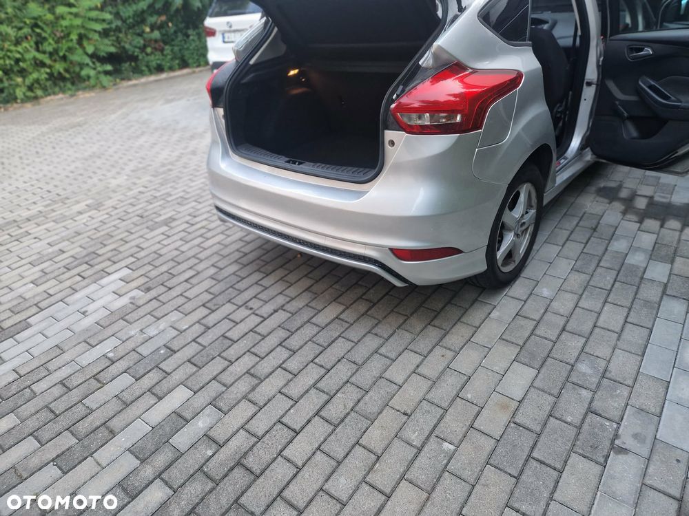 Ford Focus 1.5 TDCi SYNC Edition - 6