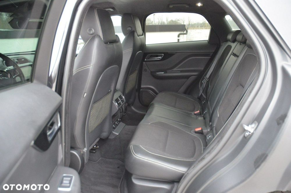 Jaguar F-Pace 2.0 i4P AWD R-Sport - 36