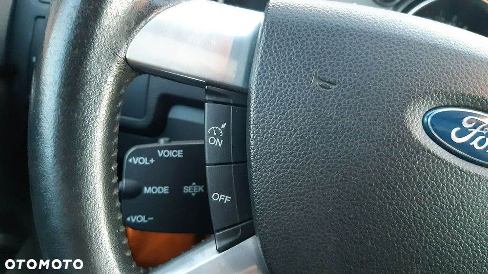 Ford Kuga 2.0 TDCi 2x4 Titanium - 22