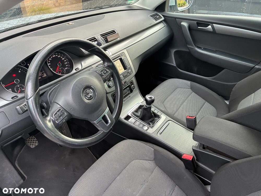 Volkswagen Passat 2.0 TDI Comfortline - 8