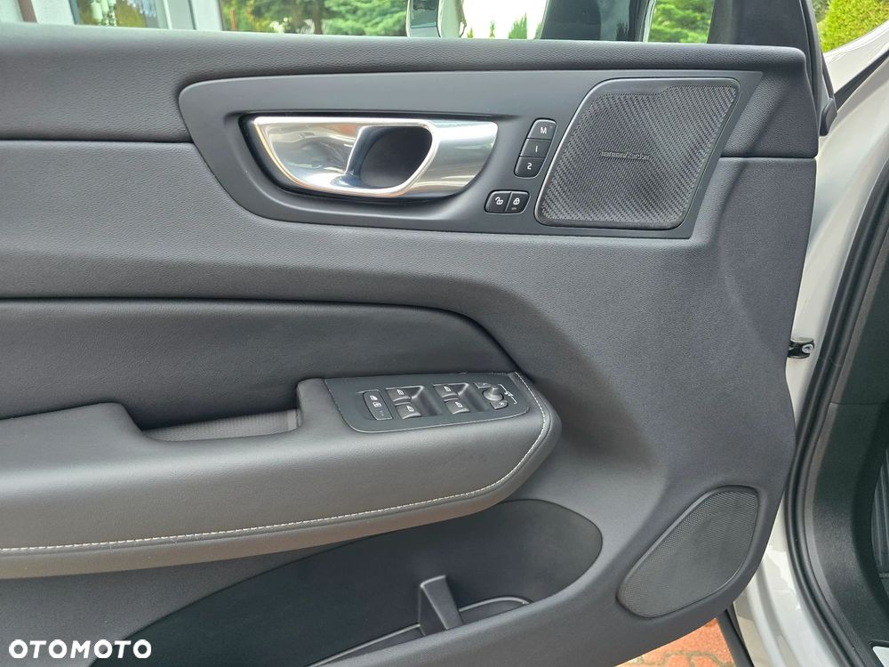 Volvo XC 60 T6 AWD Recharge Plus Dark - 12