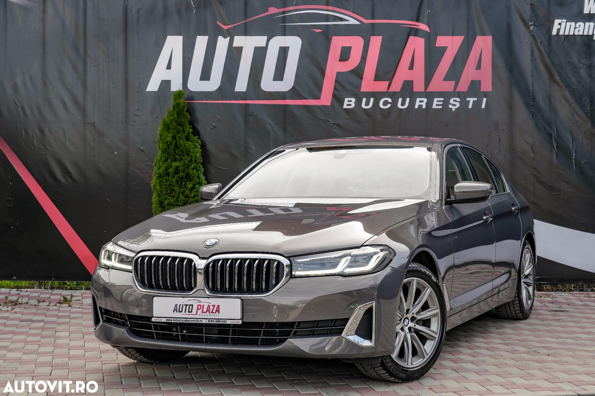 BMW Seria 5 520i Aut. Luxury Line - 7
